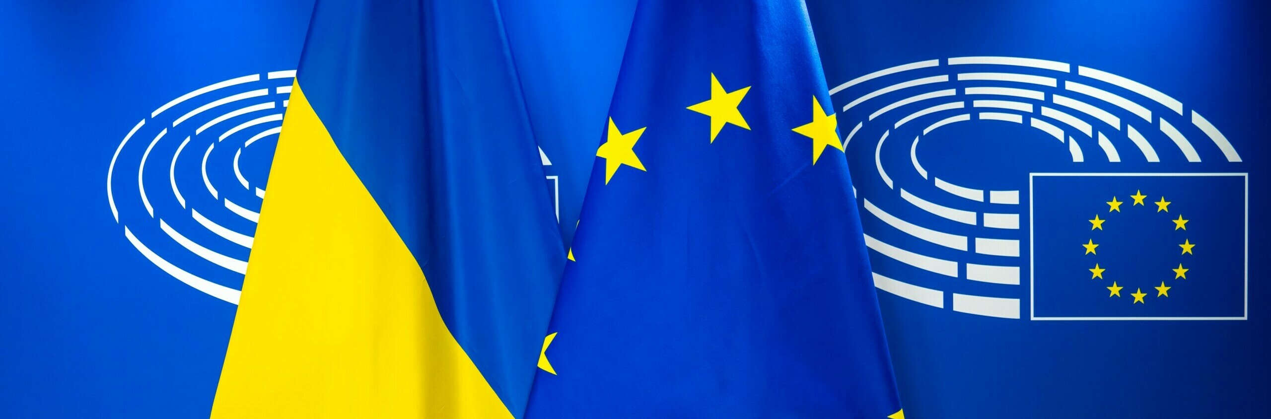 EP-127136A_flags-EU-Ukraine