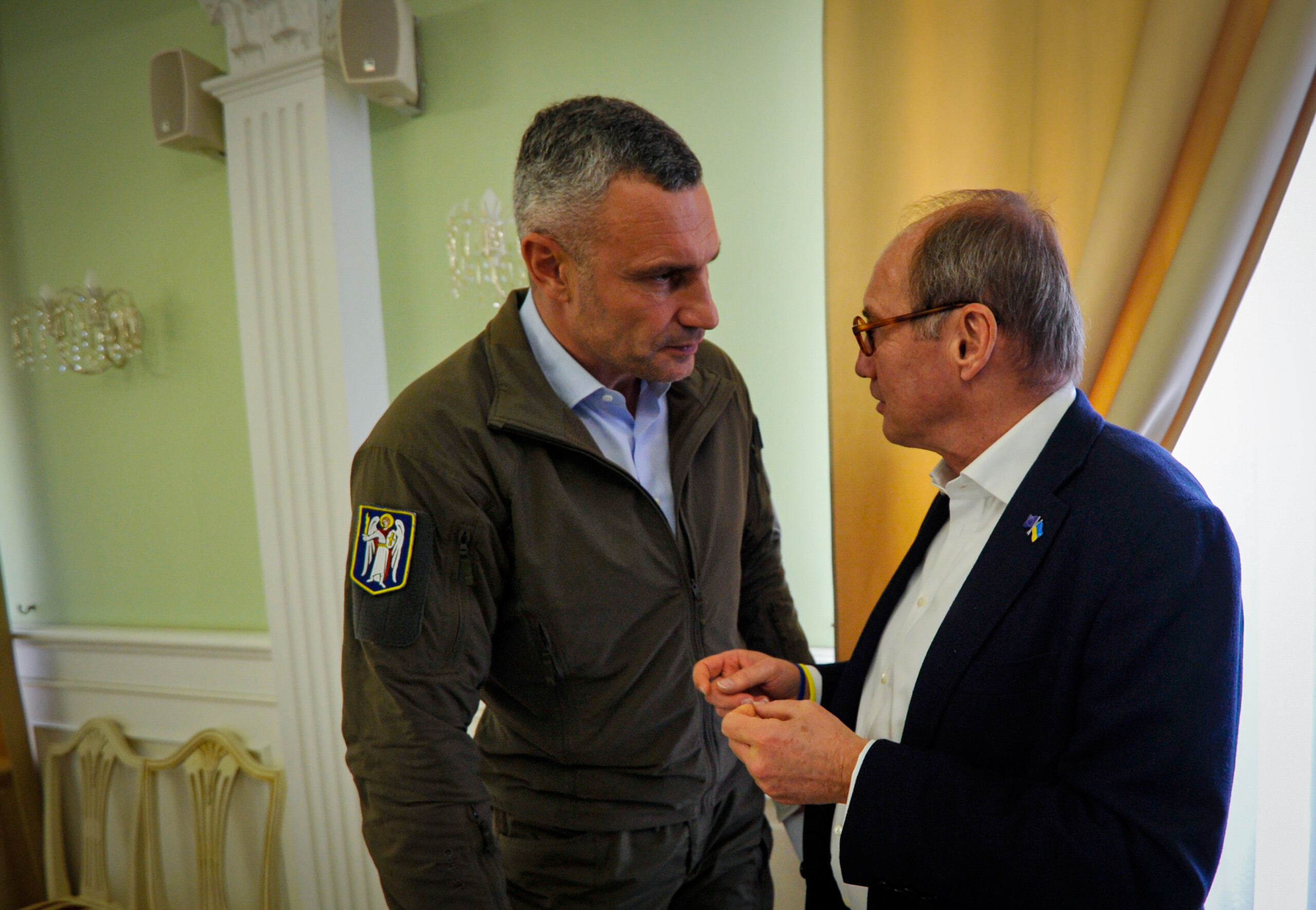 First Vice-President of the European Parliament Othmar Karas talking to Kyiv's mayor Vitali Klitschko during meeting September 30, 2022 in Kyiv
